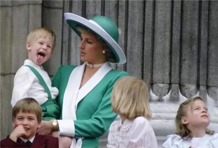 服裝色彩搭配培訓 服裝色彩搭配培訓